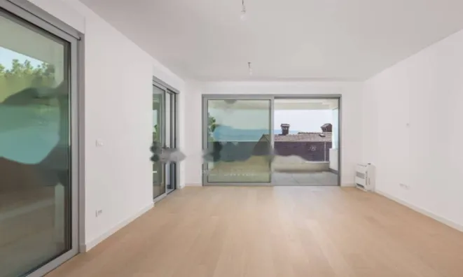 Недвижимость Трехкомнатная квартира в центре: 12