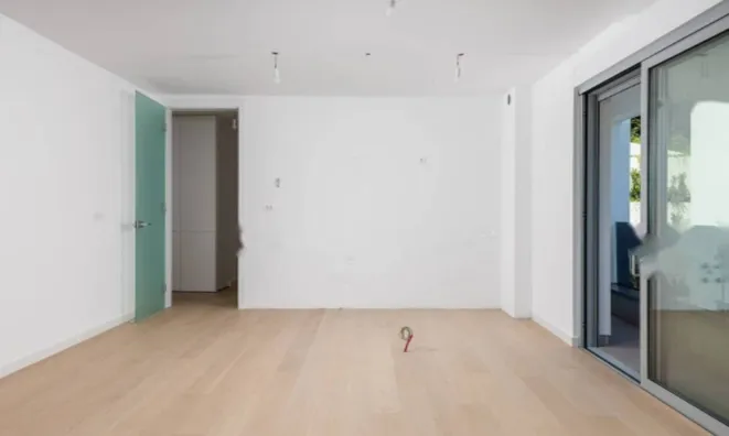 Недвижимость Трехкомнатная квартира в центре: 17