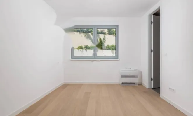 Недвижимость Трехкомнатная квартира в центре: 20