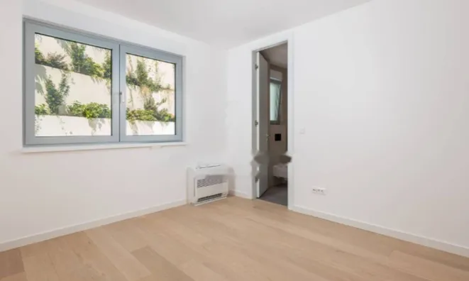 Недвижимость Трехкомнатная квартира в центре: 21