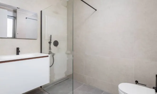 Недвижимость Трехкомнатная квартира в центре: 23