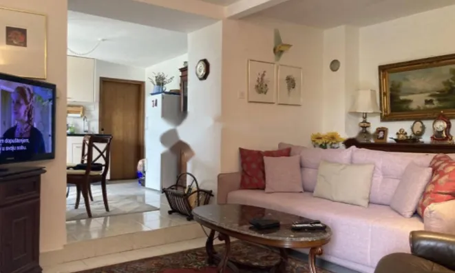 Недвижимость Трехкомнатная квартира, Центр: 6