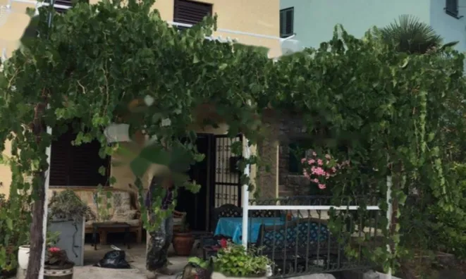 Недвижимость Трехкомнатная квартира, Центр: 18