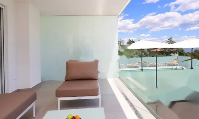 Недвижимость Трехкомнатная квартира в центре: 6