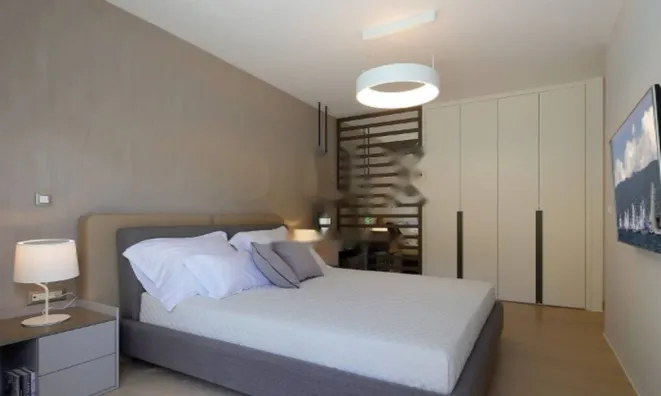 Недвижимость Трехкомнатная квартира в центре: 11