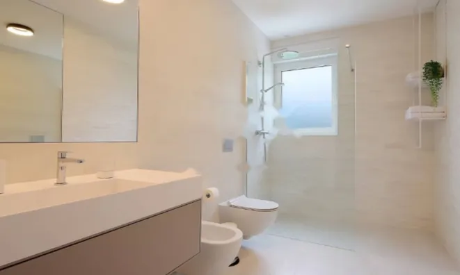 Недвижимость Трехкомнатная квартира в центре: 15