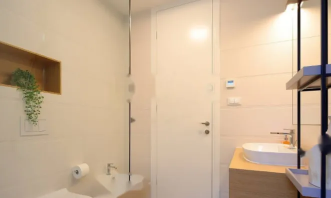 Недвижимость Трехкомнатная квартира в центре: 16