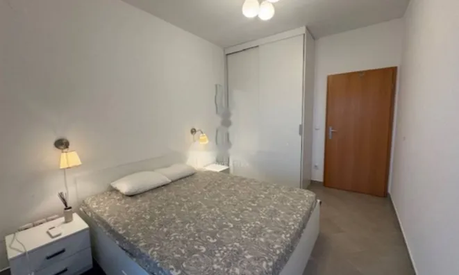 Недвижимость Двухкомнатная квартира в центре: 11