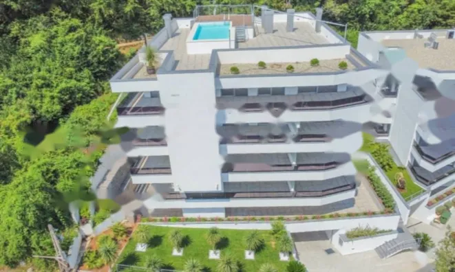 Недвижимость Трехкомнатная квартира в центре: 2