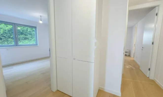 Недвижимость Трехкомнатная квартира в центре: 7