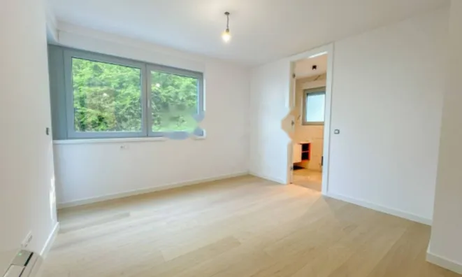 Недвижимость Трехкомнатная квартира в центре: 8