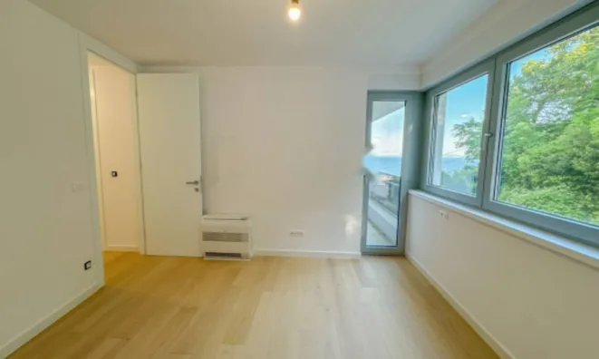 Недвижимость Трехкомнатная квартира в центре: 11