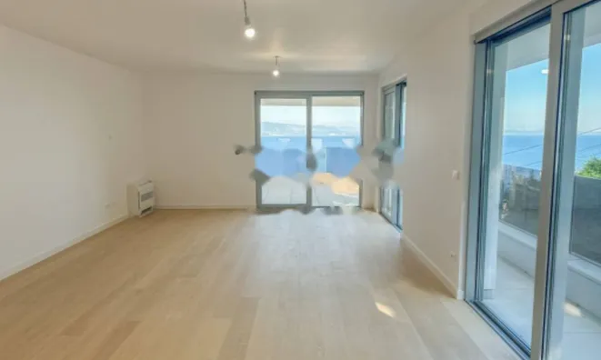 Недвижимость Трехкомнатная квартира в центре: 22