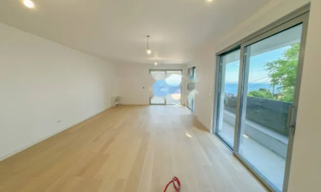 Недвижимость Трехкомнатная квартира в центре: 23