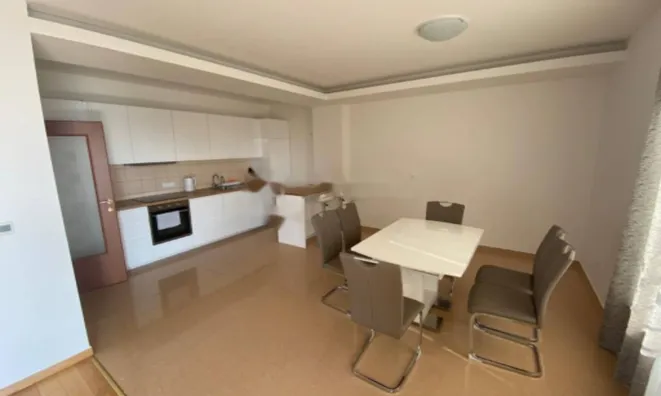 Недвижимость Трехкомнатная квартира, центр: 7