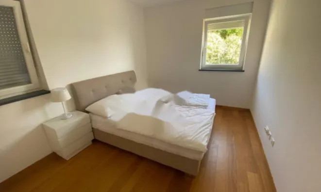 Недвижимость Трехкомнатная квартира, центр: 9