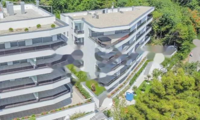 Недвижимость Трехкомнатная квартира в центре: 2