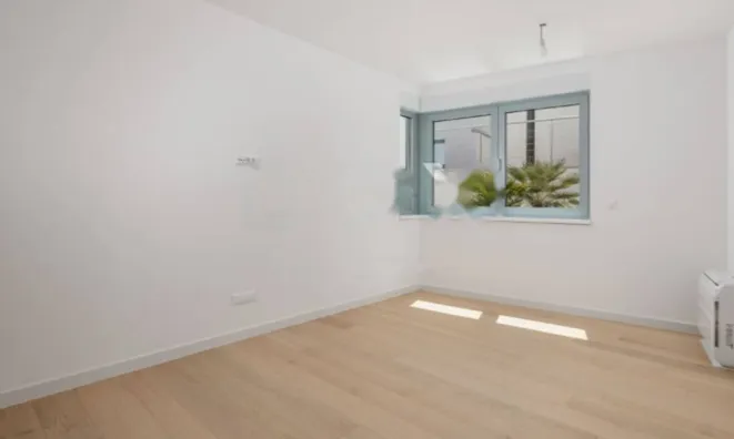 Недвижимость Трехкомнатная квартира в центре: 6