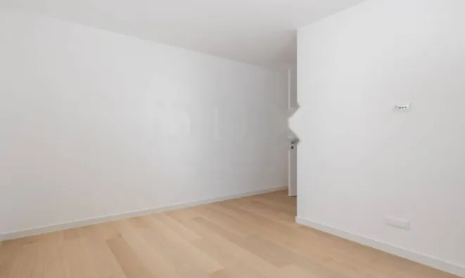 Недвижимость Трехкомнатная квартира в центре: 14