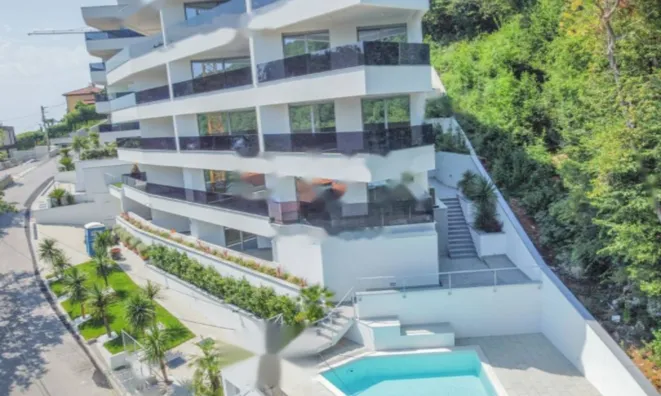 Недвижимость Трехкомнатная квартира в центре: 19