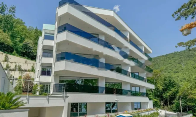 Недвижимость Трехкомнатная квартира в центре: 20