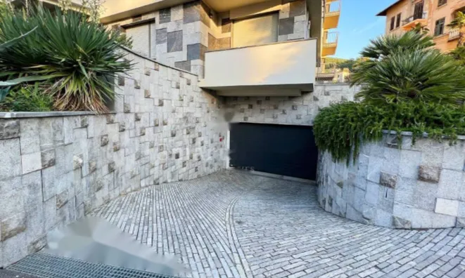 Недвижимость Трехкомнатная квартира, Центр: 6