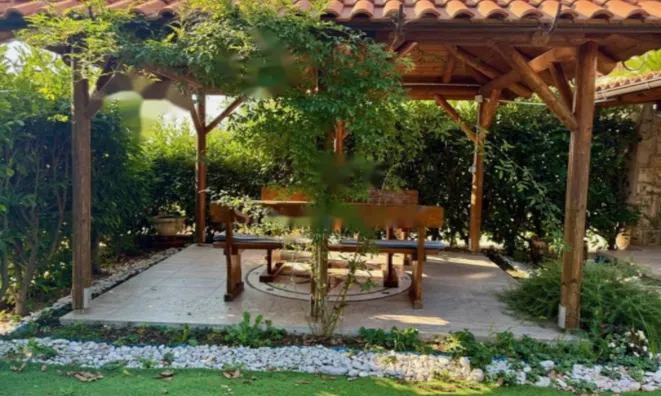 Недвижимость Трёхкомнатная квартира в центре: 2