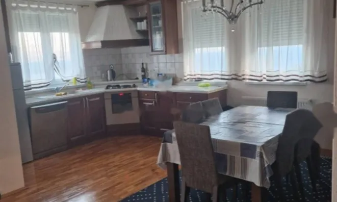 Недвижимость Трёхкомнатная квартира в центре: 4