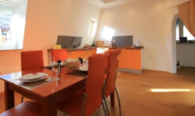 Недвижимость Четырехкомнатная квартира, Центр: 11