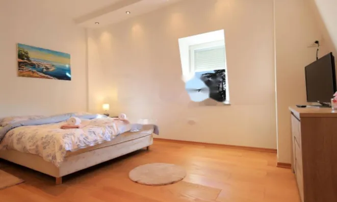 Недвижимость Четырехкомнатная квартира, Центр: 19