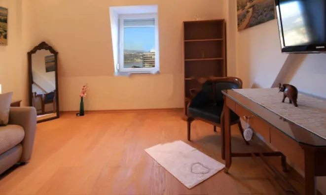 Недвижимость Четырехкомнатная квартира, Центр: 24