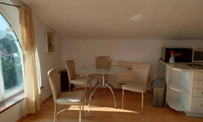 Недвижимость Двухкомнатная квартира в Центре: 1