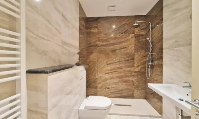 Недвижимость Четырехкомнатная квартира в центре: 22