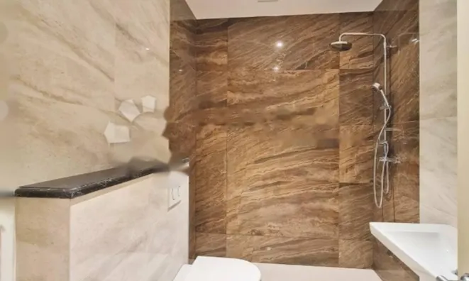 Недвижимость Четырехкомнатная квартира в центре: 23