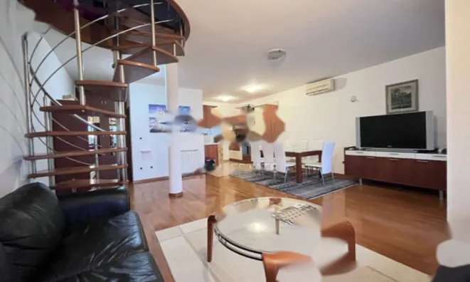 Недвижимость Четырехкомнатная квартира: 1