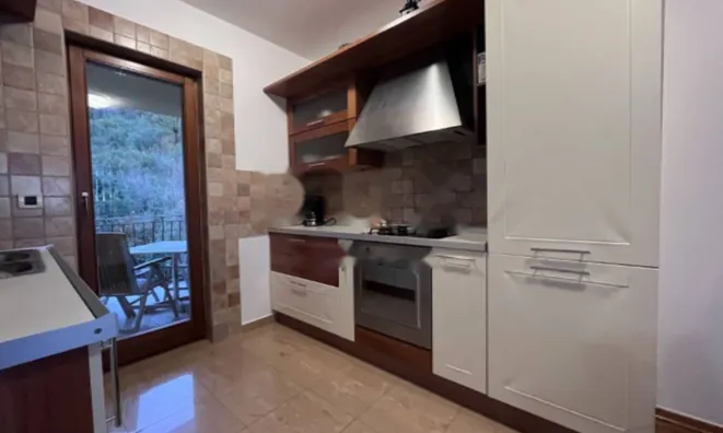 Недвижимость Четырехкомнатная квартира: 9