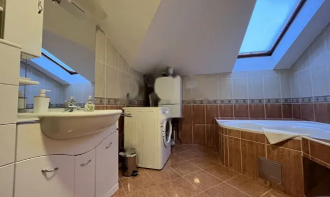 Недвижимость Четырехкомнатная квартира: 17