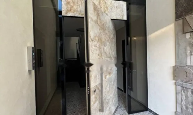 Недвижимость Трёхкомнатная квартира в центре: 10