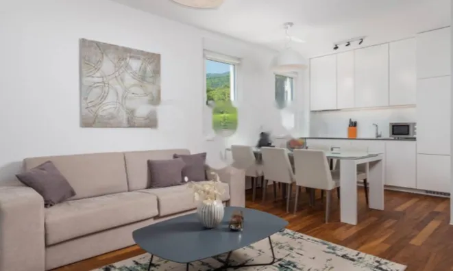 Недвижимость Трехкомнатная квартира в центре: 6