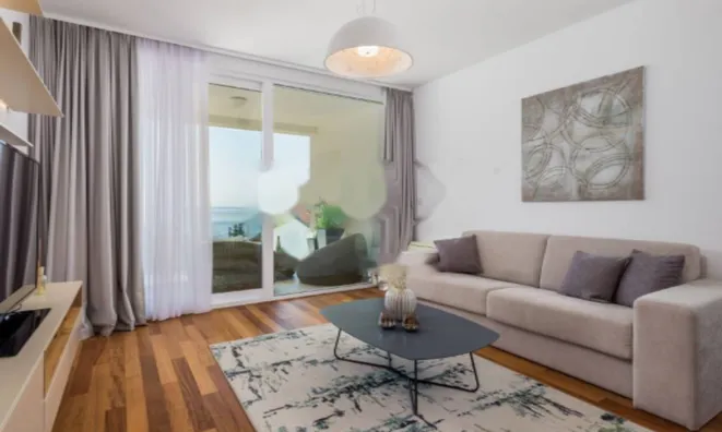 Недвижимость Трехкомнатная квартира в центре: 7