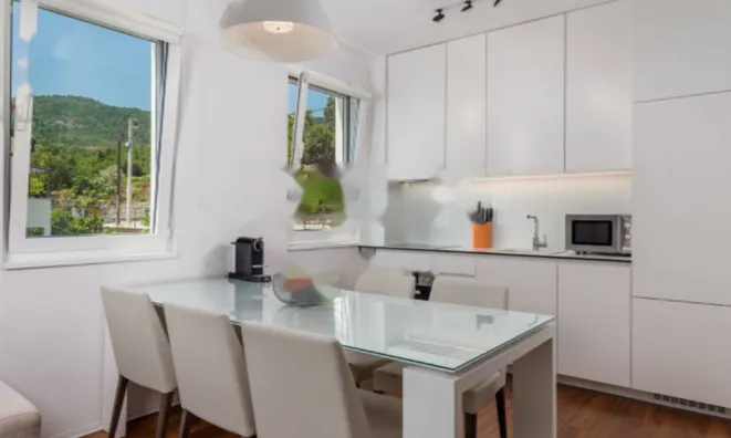 Недвижимость Трехкомнатная квартира в центре: 11