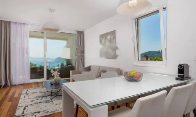 Недвижимость Трехкомнатная квартира в центре: 12