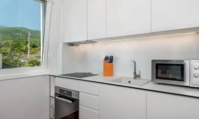 Недвижимость Трехкомнатная квартира в центре: 13