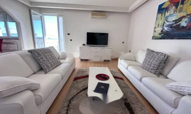 Недвижимость Четырёхкомнатная квартира в центре: 4