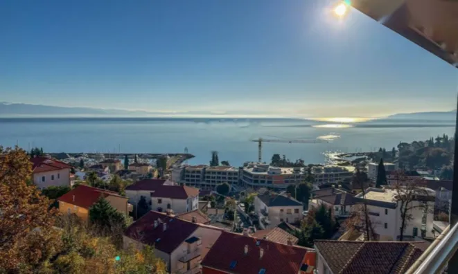 Недвижимость Трёхкомнатная квартира в центре Опатии: 1