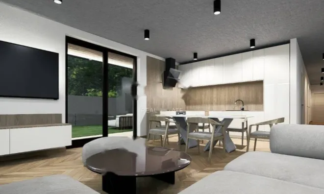 Недвижимость Трехкомнатная квартира в центре: 4