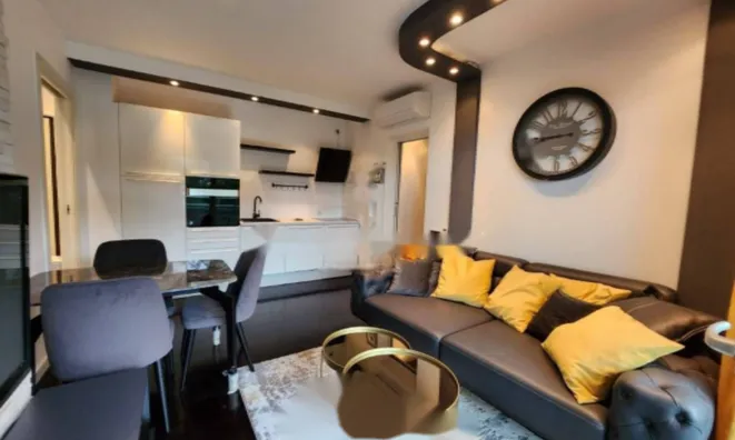 Недвижимость Трёхкомнатная квартира Центр: 5