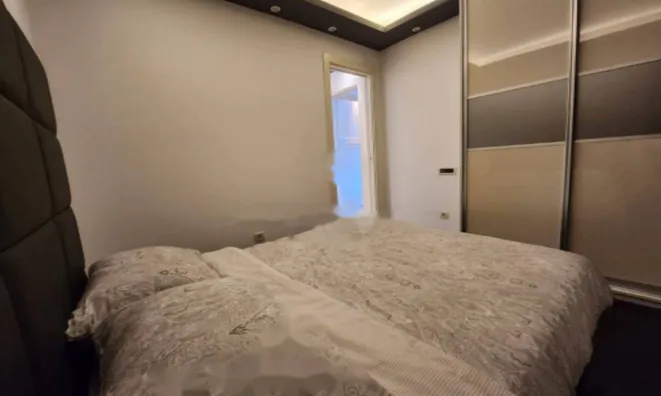 Недвижимость Трёхкомнатная квартира Центр: 12