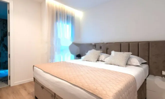 Недвижимость Двухкомнатная квартира, центр: 12