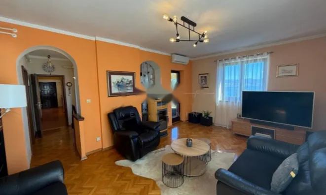 Недвижимость Четырехкомнатная квартира, центр: 10